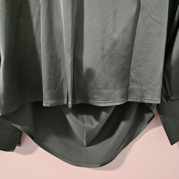 *NWT* Fashion Nova - Touch By Touch Satin Top - Hunter Green - Picture 8 of 9